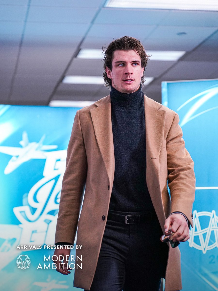 NHLJets's tweet image. Turtleneck bear is our favourite character 🙂↕️
Arrivals presented by Modern Ambition