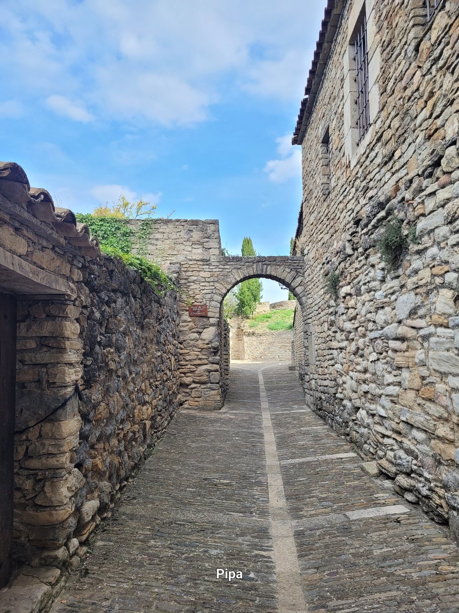 pipapipia's tweet image. Medieval streets full of charm.🩶