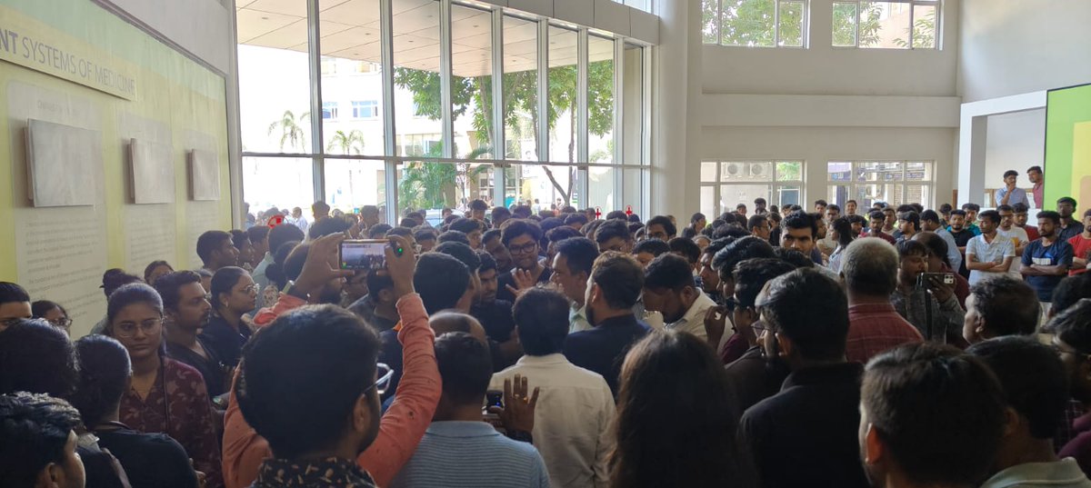দুর্গাপুরে বেসরকারি মেডিক্যাল কলেজের পড়ুয়া ছাত্রীর গণধর্ষণের প্রতিবাদে ক্যাম্পাসের ছাত্র-ছাত্রী সহ সাধারণ মানুষের বিক্ষোভ।
#CPIM #cpimpaschimbardhaman #IQCityMedicalCollege