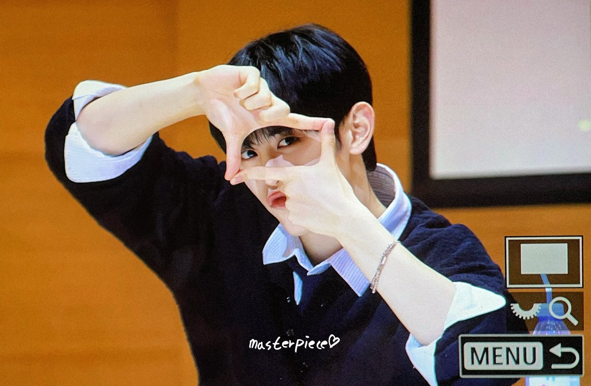 251011

#NOWZ #나우즈 
#현빈 #HYEONBIN