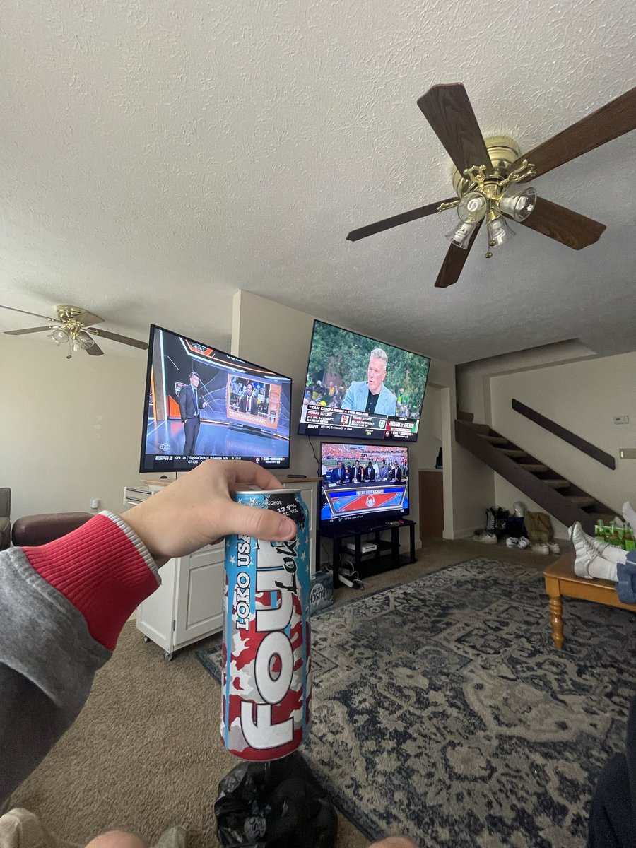 FuncleNed's tweet image. Mornin fellas #drunk