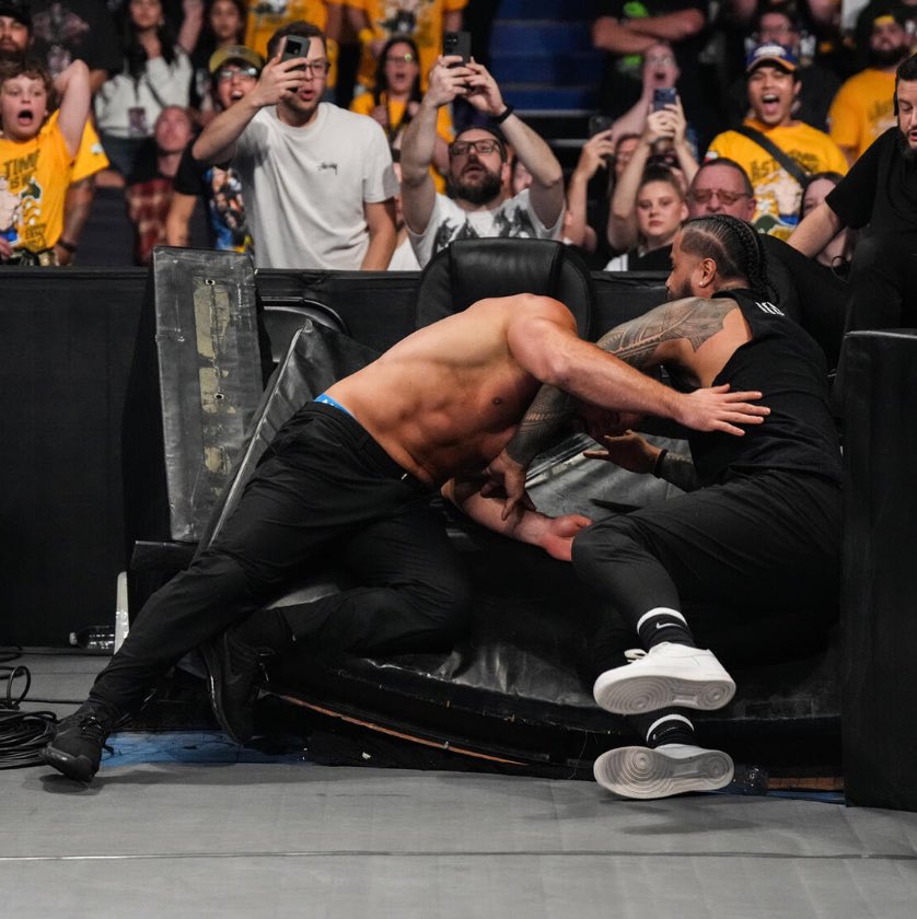 uceyusos's tweet image. add bron to the list of people to push on a car!!! @TheTrinity_Fatu