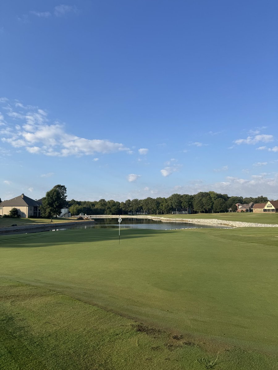 68shooter's tweet photo. 18 holes walked in 2:40. 17,000 steps there and back again. 4 birdies today. No dogs. π
#YouScratchedMyAnchor
#WhatsThatSignSay
#PickUpThatBlood
#DontYouHaveHomes https://t.co/IjLAbvL7pb
