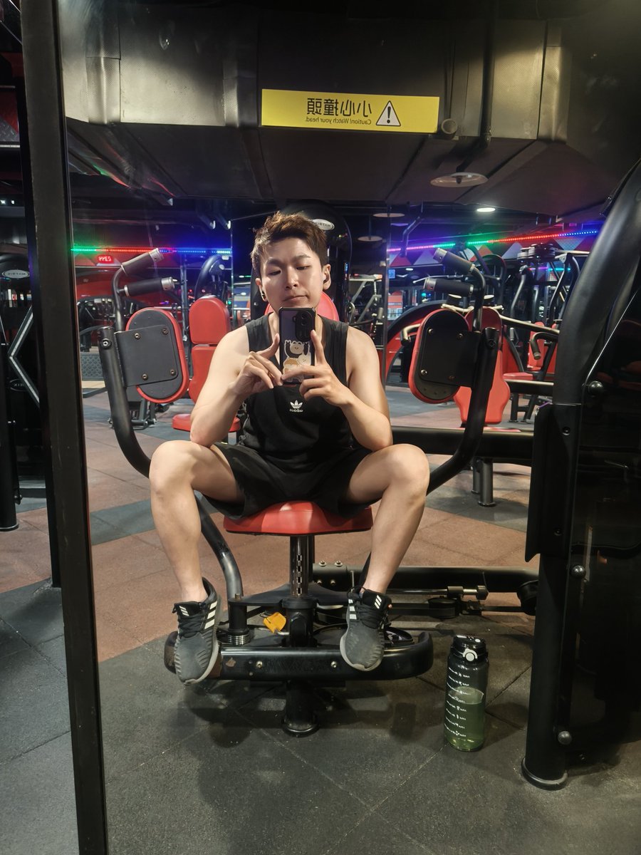 panda10691069's tweet photo. 自己都不習慣的短髮、
現在沒運動都會不自在，
腿控的我都愛死自己的小腿。 https://t.co/Ay4c7Oa69n