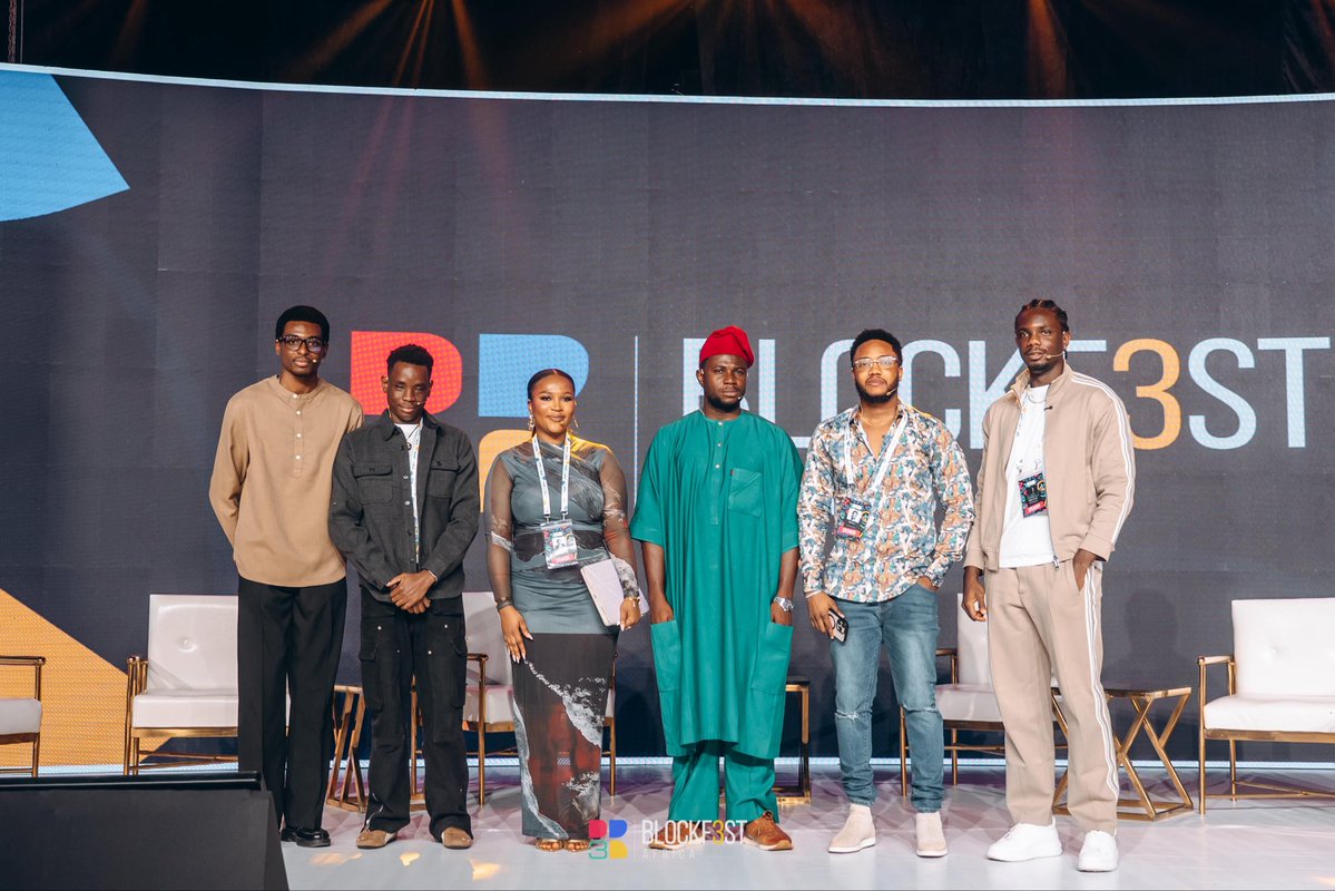 blockfestafrica's tweet image. CODE OR LEAD ⁉️
This panel with @Harri_obi @seunlanlege @Ebunayo08 @ToochukwuOkoro2 @iam_gilchrist @Scrum_maestro dug deep into where to draw the line between developers becoming founders and founders who aren’t devs.
One thing’s clear, both sides need vision and execution.…