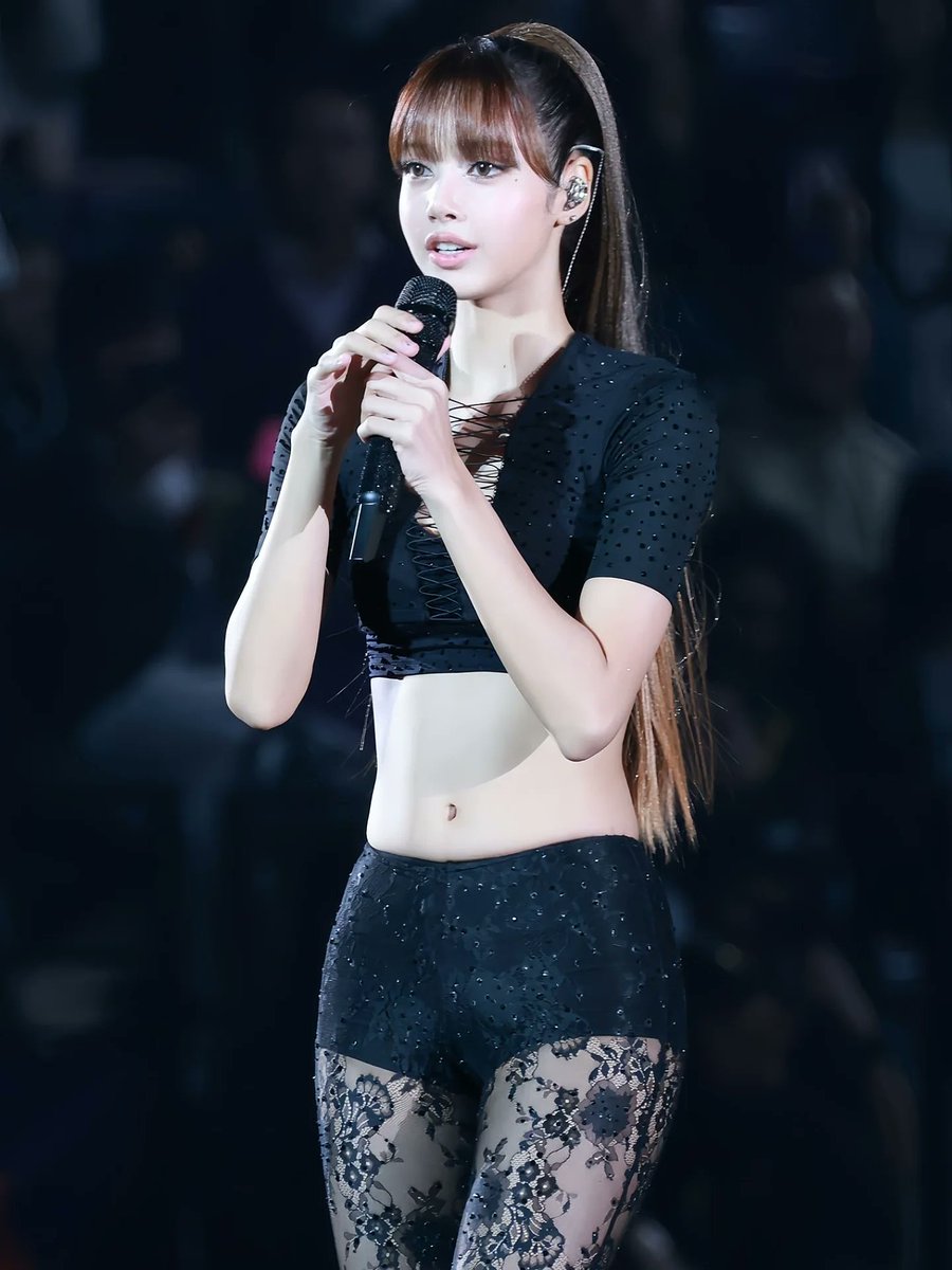 Erectusvibes's tweet image. Only her 💞 #LISA