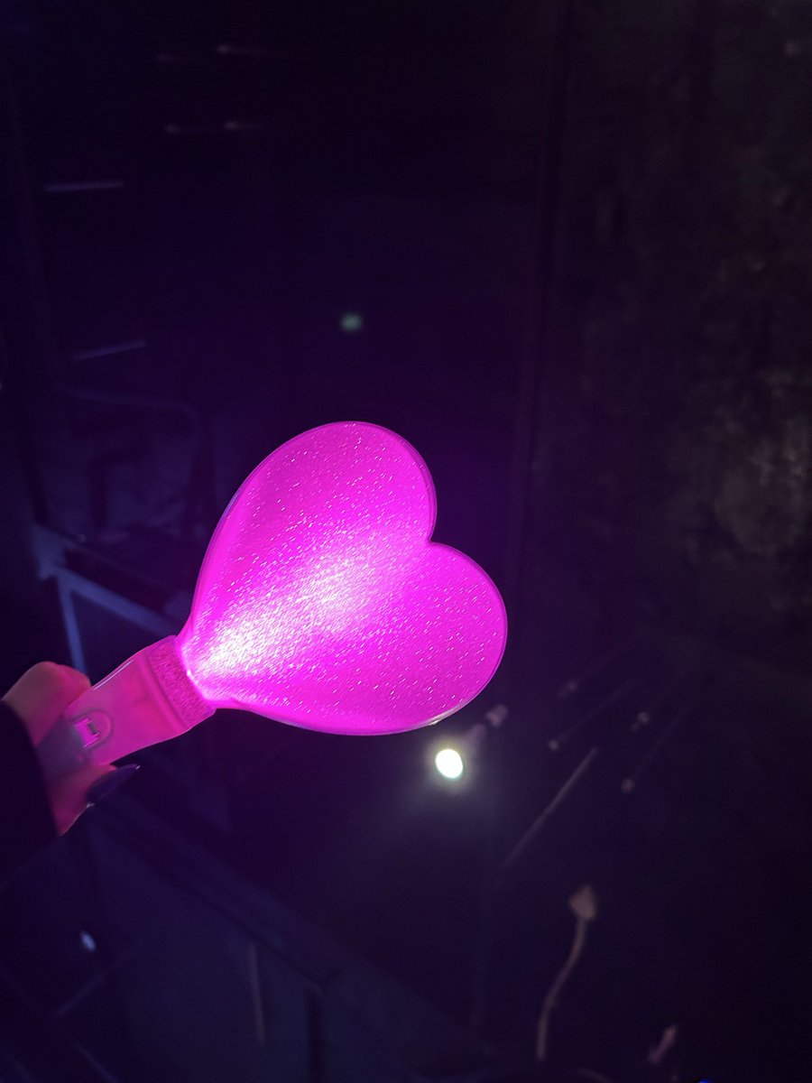 一緒に最後飲み干すまで乾杯ありがとう🥂
久々ちゃんと酔いw

ハートのペンライト置いてきたから誰でも使って😚