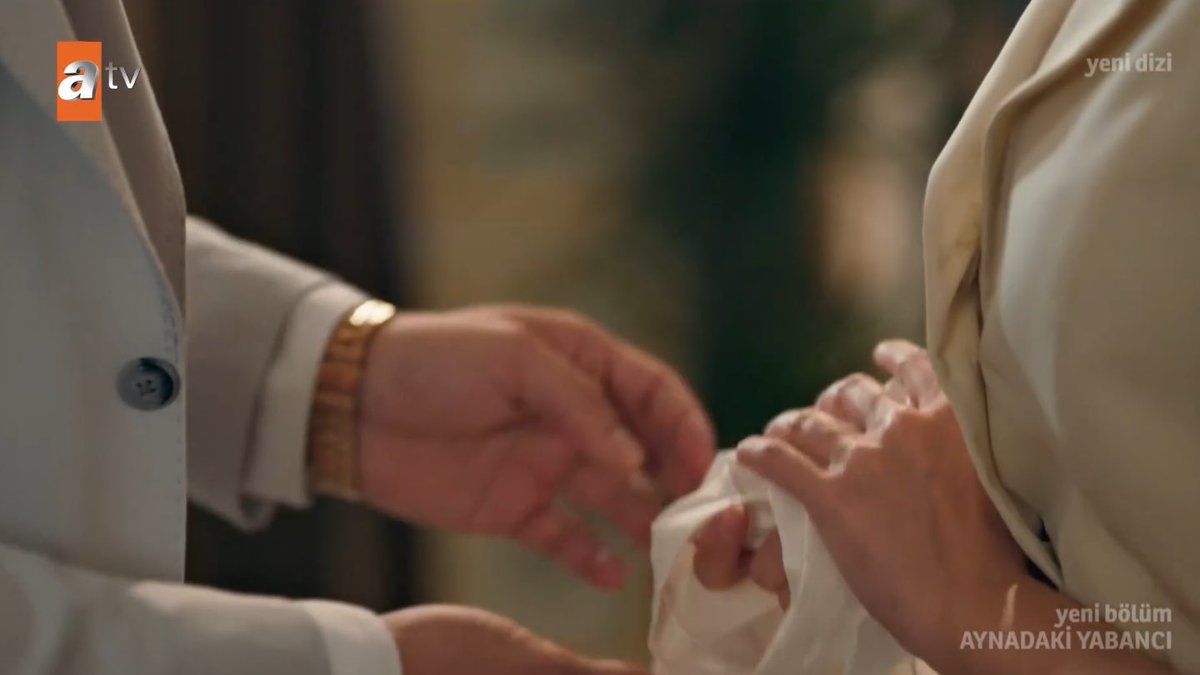 Kızgın da olsa, güvenini de sarssa, yardıma ihtiyacı olduğunda Barış hep yanında.
Defne, 2.hayatında çok güzel sevip sevilecek 🥹 #defbar #aynadakiyabancı