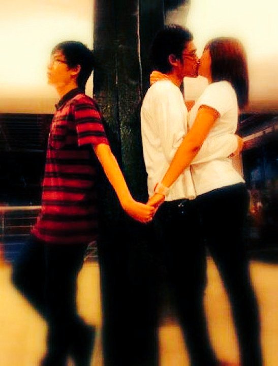 बडे ही खुशनुमा वहम थे.... 🤗
 कि हम उनकी जिंदगी में अहम थे....✍️