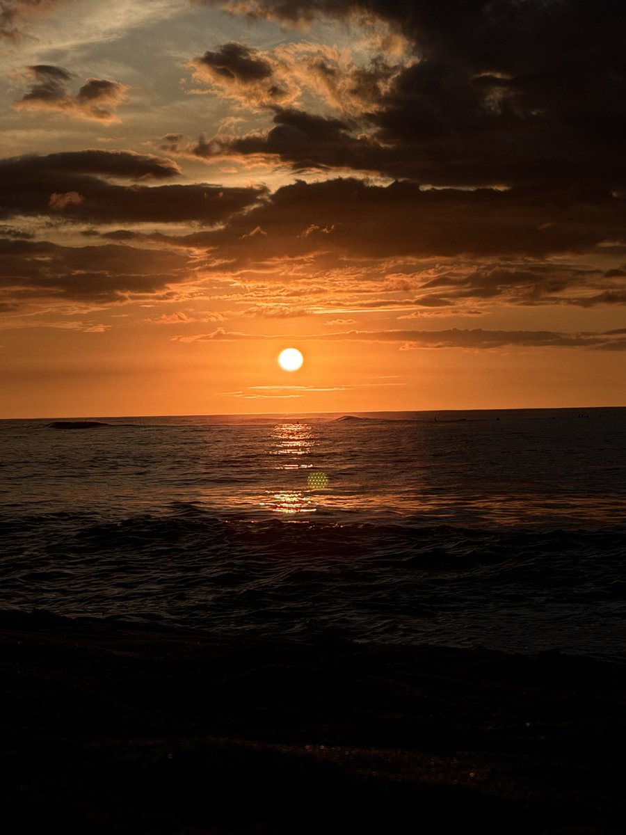 TheJabberTech's tweet image. That lens flare is REAL in the #iPhone17ProMax