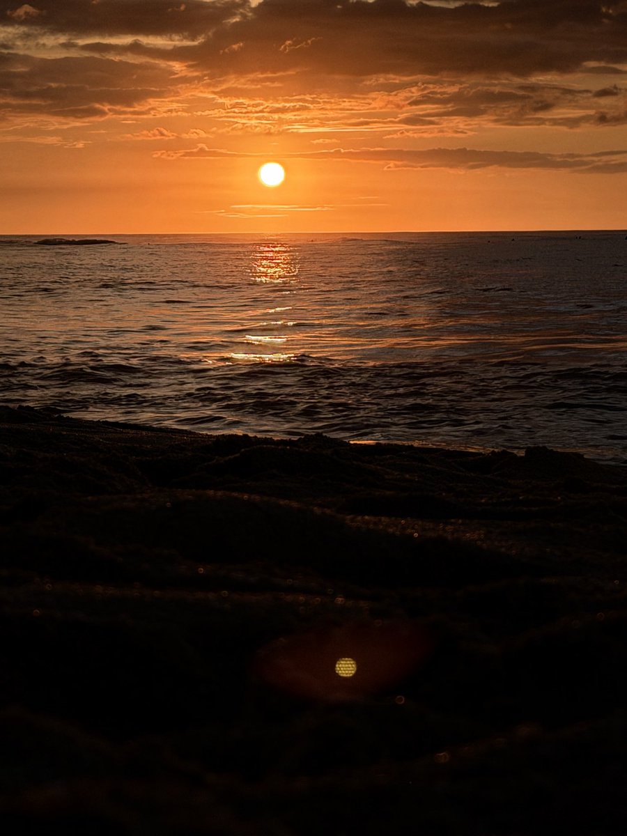 TheJabberTech's tweet image. That lens flare is REAL in the #iPhone17ProMax