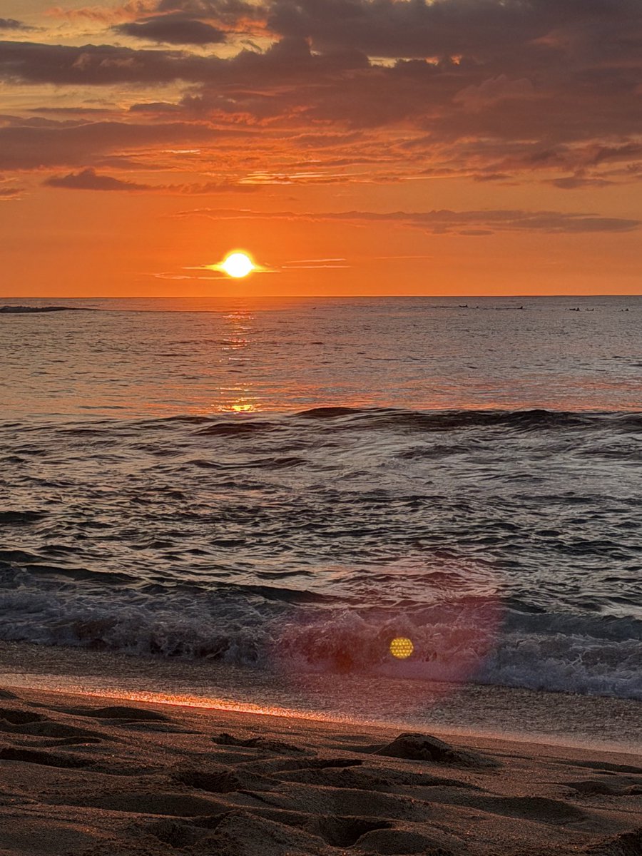 TheJabberTech's tweet image. That lens flare is REAL in the #iPhone17ProMax