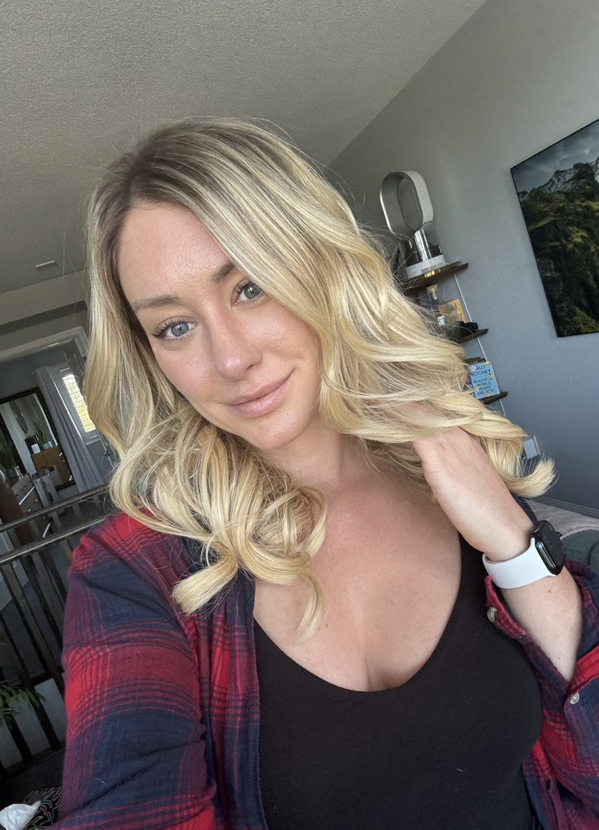 madisonwinter0's tweet photo. Looked cute for a little fall shoot today ❤️ https://t.co/ju08FEVWQ1