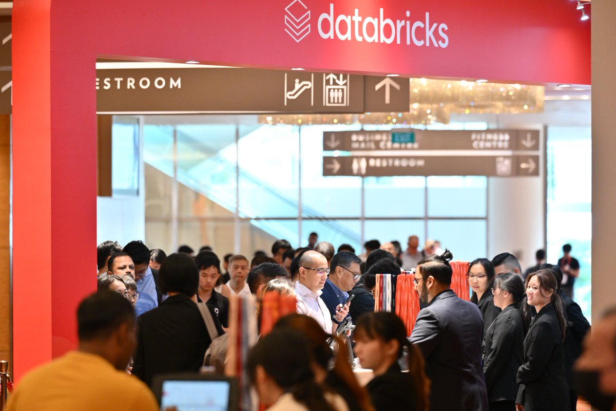 databricks's tweet image. #DataAIWorldTour is just getting started! Don’t miss this opportunity to discover the latest in data apps and AI agents.

🇬🇧 London - October 16
🇨🇦 Toronto - October 29
🇩🇪 Munich - November 4
🇳🇱 Amsterdam - November 6
🇺🇸 NYC - November 13 

Find a city near you:…