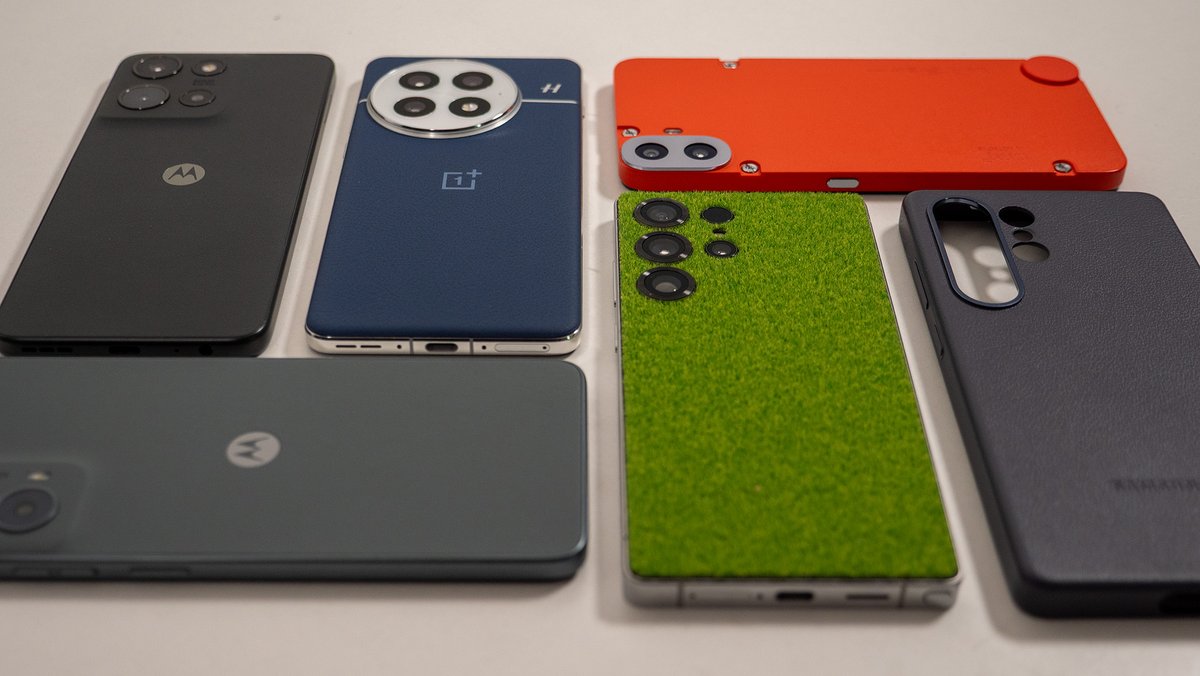 WorkaholicDavid's tweet image. Describe your phone with 3 features, and we have to guess what it is!

I&apos;ll go first:
6.9&quot; 120 Hz
Snapdragon 8 Elite
5000 mAh