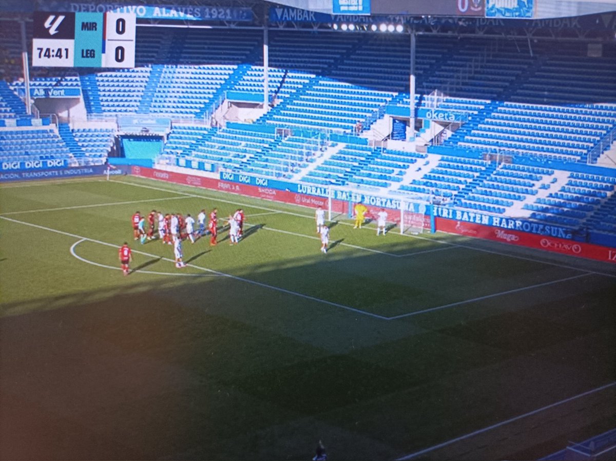Muy preocupados en <a href="/LaLiga/">LALIGA</a> por ir a Miami, pero esta es la imagen de un Mirandés- Leganés. Un equipo que peleó por subir en el play off final ante uno que estuvo en Primera el año pasado. Gradas vacías.