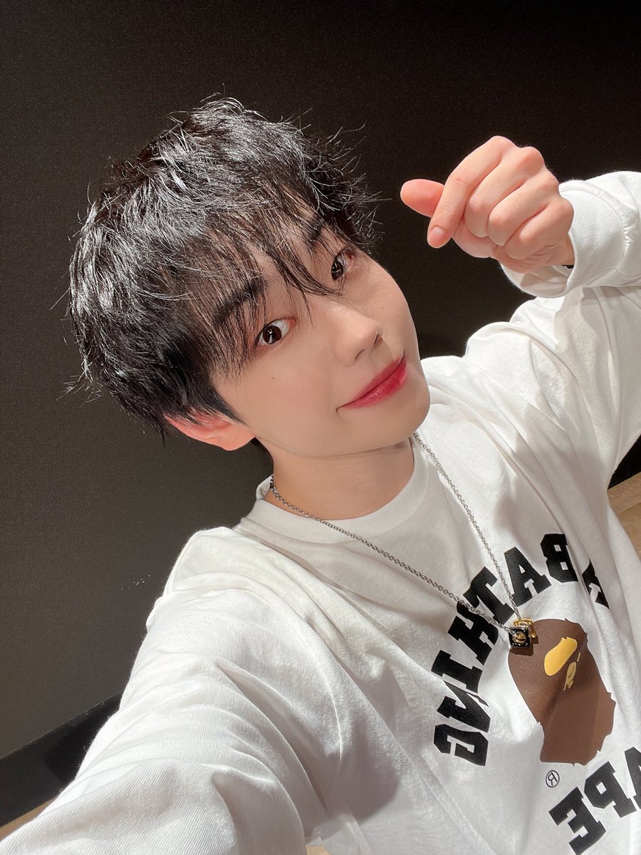 ELASTofficial's tweet photo. 비 안왔으면 좋겠다🥲

#ELAST #엘라스트 #エラスト
#WONJUN #원준 #ウォンジュン https://t.co/5zTwSfRmh8