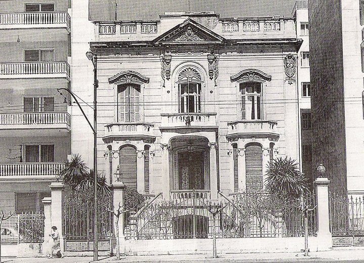Taxideutis's tweet photo. Αθήνα 1967. Οικία Βόγλη. Λεωφόρος Βασιλίσσης Σοφίας 35. Ανέγερση: 1900. Κατεδάφιση: 1968. Αρχιτέκτων: Αναστάσιος Χέλμης. (Φωτογραφία: Γεώργιος Μπακούρος. Συλλογή Λίζας Κουτσαπλή) https://t.co/iSo36VmR70