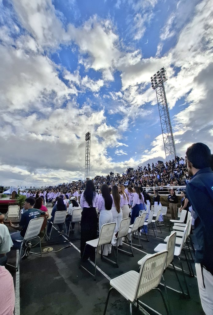 perniareyes's tweet image. #UCAT | Misa de inicio de año académico 2025-2026, en el Estadio de la Universidad Católica del Táchira 🇻🇪 (@notiucat).
