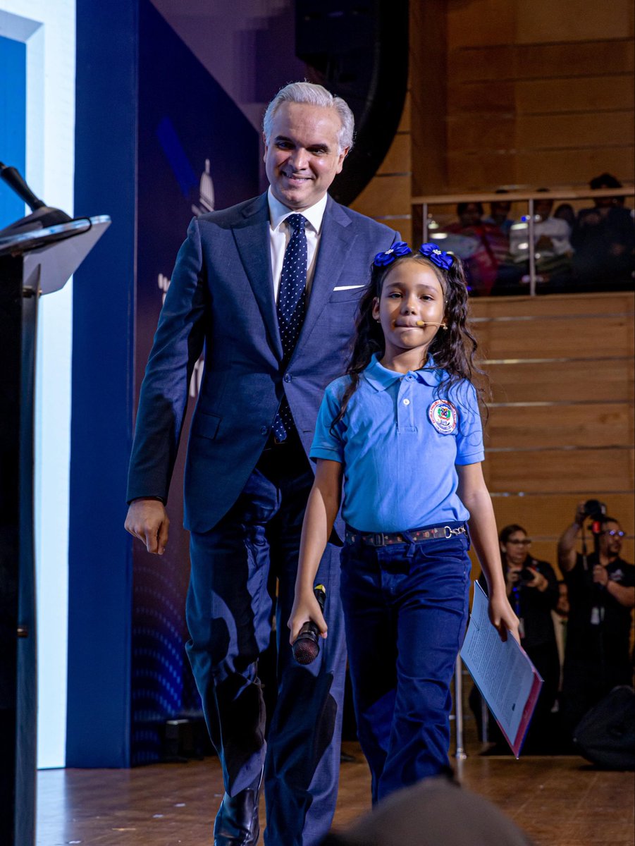 LMDECAMPS's tweet image. En el Día Internacional de la Niña celebro su fuerza, su voz y su determinación.

Mi compromiso sigue siendo el mismo: que cada niña crezca sabiendo que puede llegar tan lejos como quiera. 🇩🇴🙏🏻