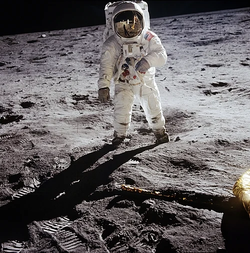 KnowledgeZoneIn's tweet image. #QuizOfTheDay: Which #Apollo mission was the first to successfully land humans on the Moon?

A. Apollo 11
B. Apollo 13
C. Apollo 17
D. Apollo 8

knowledgezone.co.in/resources/quiz…