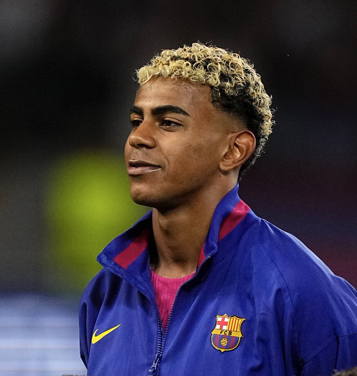 ActuFoot_'s tweet image. 🚨 « 𝗟𝗘 𝗕𝗔𝗟𝗟𝗢𝗡 𝗗’𝗢𝗥 ? 𝗝𝗘 𝗟’𝗔𝗨𝗥𝗔𝗜𝗦 𝗗𝗢𝗡𝗡𝗘́ 𝗔̀ 𝗟𝗔𝗠𝗜𝗡𝗘 𝗬𝗔𝗠𝗔𝗟 ! » 👀

Zlatan Ibrahimović 🇸🇪 estime que Lamine Yamal 🇪🇸 méritait plus le Ballon d’Or que Ousmane Dembélé 🇫🇷.

« Il faut juger le joueur concernant sa capacité à faire la différence…