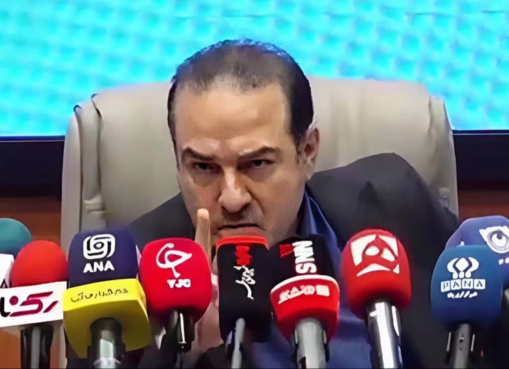 WarriorKampfer's tweet image. مادرجنده‌ای که اگه جمهوری‌اسلامی نبود حتی به گاری هم نمی‌بستنش، الان داره گوه‌خوری میکنه...