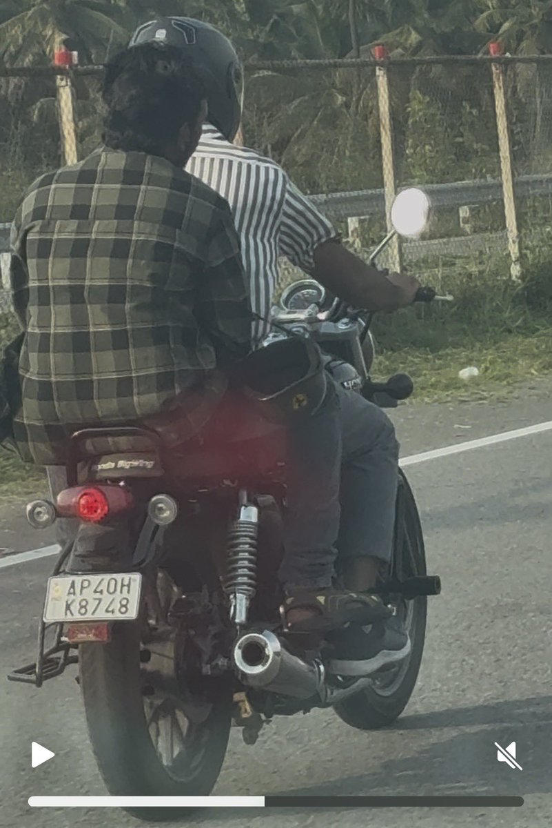 hemanthkumar_21's tweet image. @Jointcptraffic @blrcitytraffic @BlrCityPolice @CPBlr : Today 2 idiots were riding in Bangalore Mysore express highway in Two wheeler even though it’s restricted . These two folks should be penalized - Will follow up until this is done !! @alokkumar6994 @3rdEyeDude