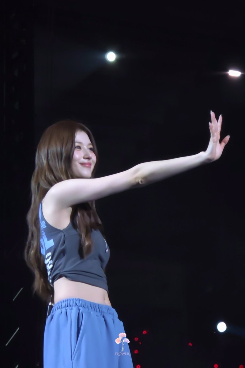 flovver124's tweet photo. 251011

#사나 #SANA
#트와이스 #TWICE https://t.co/dUcVYYEliH