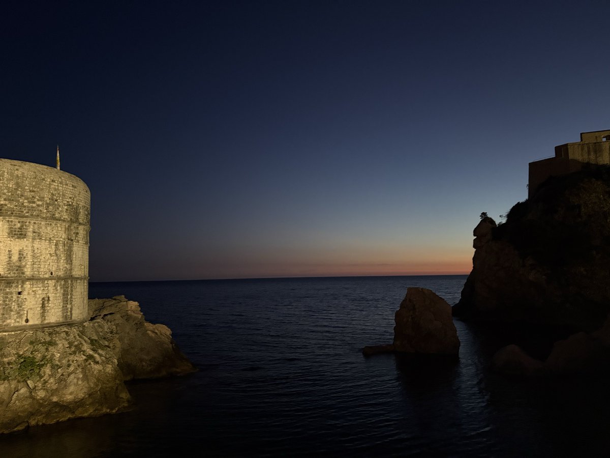 _katieroper's tweet image. Lost in the colours of the Croatian sunset