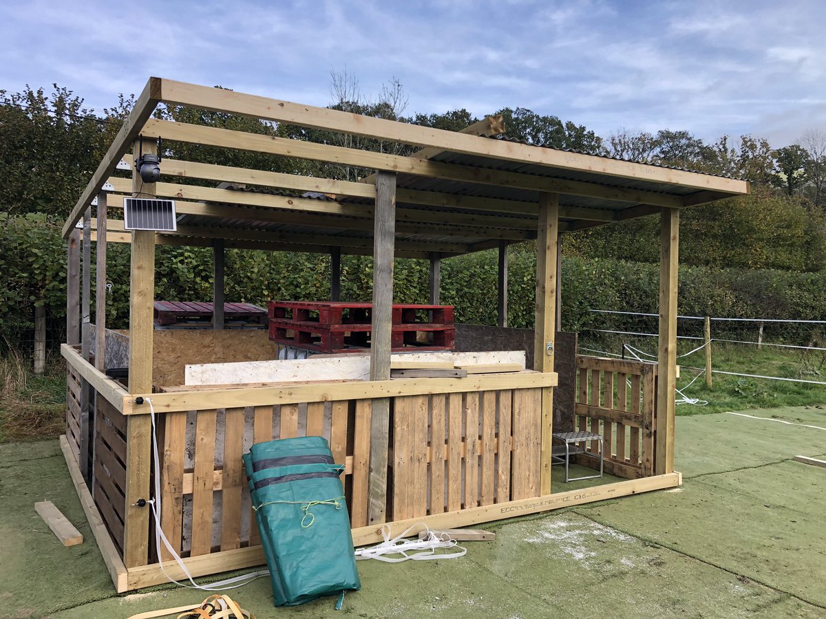Mrs has built 95% of this whilst I’ve been out grafting. Helped her with the extra pair of hands stuff. Coming together now