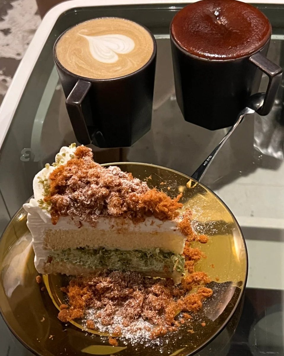 iqviy's tweet photo. 二度目のこのカフェに来ました〜台北の深夜カフェです。🥰 https://t.co/qGbgebIRDp