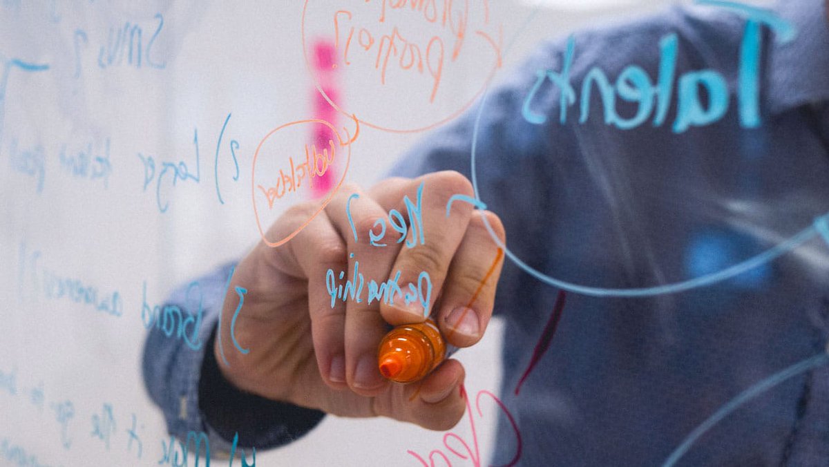 master_msi's tweet photo. 🎯 PO ou Business Analyst, quelle différence ?
L’IIBA clarifie les rôles : vision produit vs analyse des besoins 💡
Une lecture parfaite pour les futurs pros du numérique formés au #MSI de l’#IAEOrléans 👩‍💻👨‍💻
🔗https://t.co/gzf7WcG0t5
#BusinessAnalyst #ProductOwner https://t.co/60rZVd5QCv