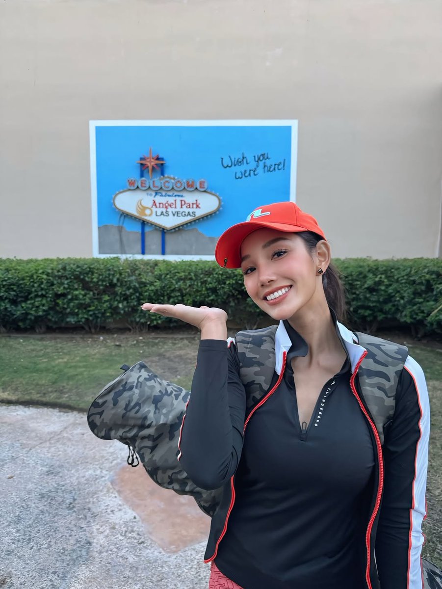 tylor_eliz96's tweet image. Enjoying an amazing day at Angel Park Golf Club in Las Vegas! ⛳️ From the iconic welcome sign to the challenging Hole 1, every moment was unforgettable. Loving the beautiful greens and desert views. Ready for more rounds and good vibes! 🏌️‍♀️✨ #AngelPark #LasVegasGolf #GolfLife
