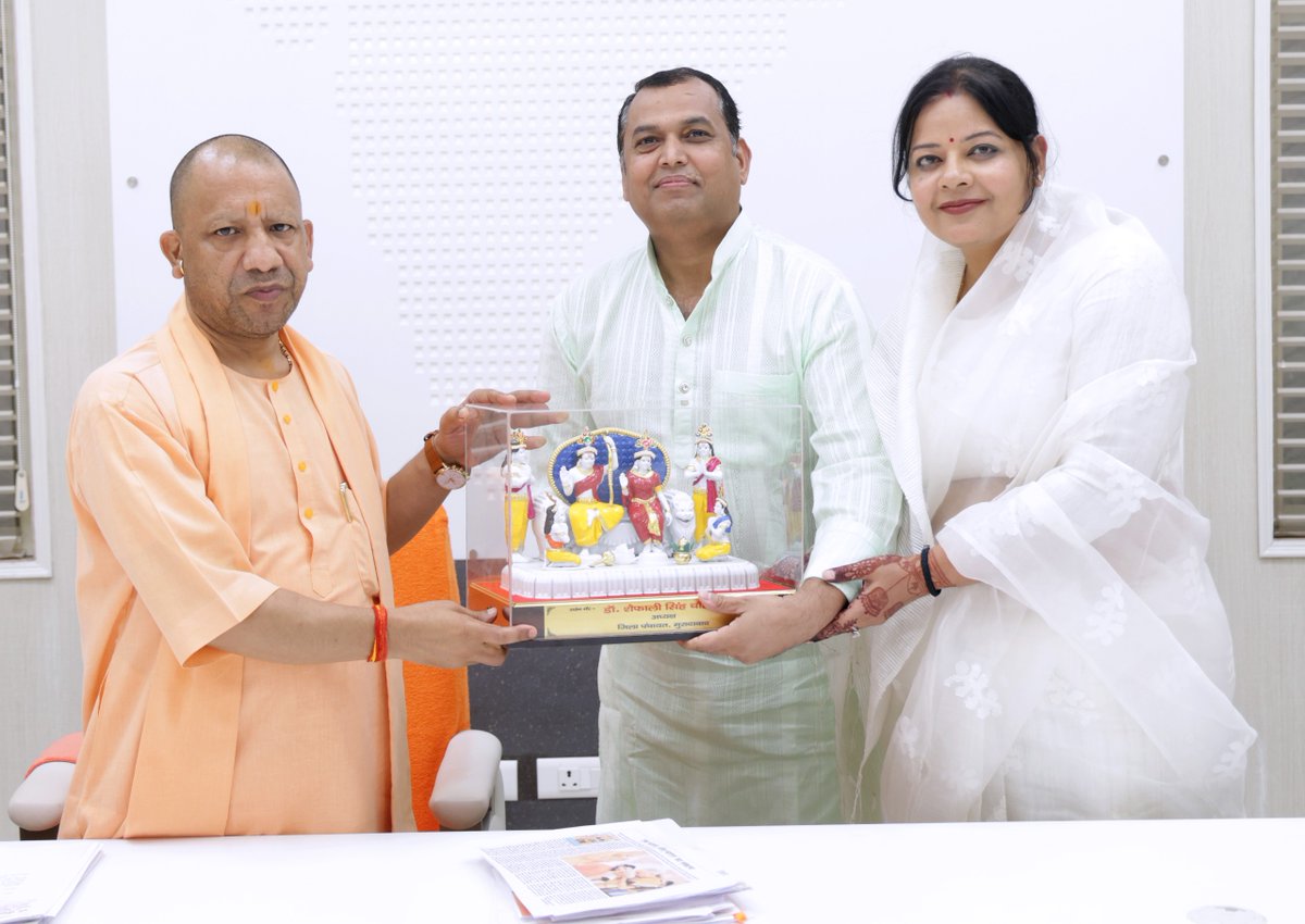 myogioffice's tweet image. मुख्यमंत्री श्री @myogiadityanath जी महाराज से आज लखनऊ में जनपद मुरादाबाद की जिला पंचायत अध्यक्ष डॉ. शैफाली सिंह चौहान जी ने शिष्टाचार भेंट की।

इस अवसर पर डॉ. ब्रजेश सिंह चौहान जी भी उपस्थित रहे।

@shefalibjp