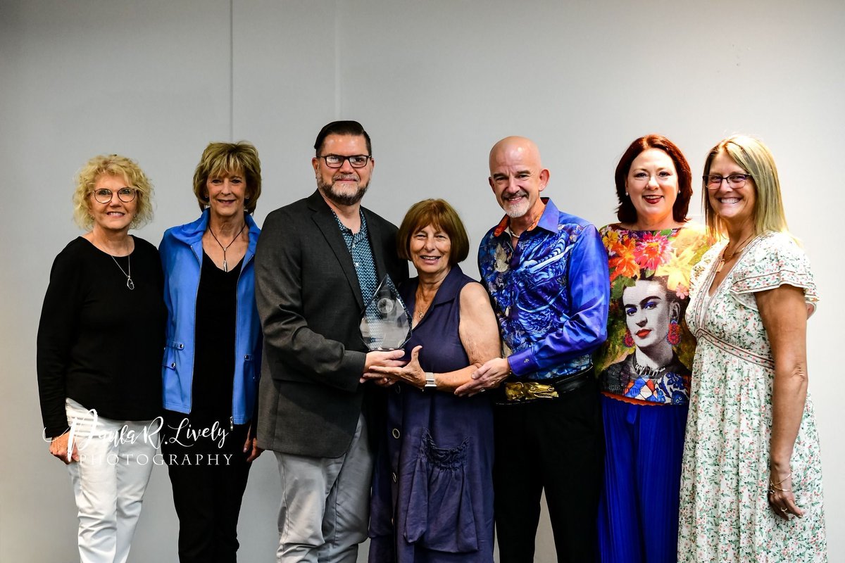 🎊 The Muskingum County Community Foundation recently presented its 2025 community awards, including the Ray Thomas Community Service Award, which went to the Y-Bridge Arts Festival team. Congratulations! 🎊