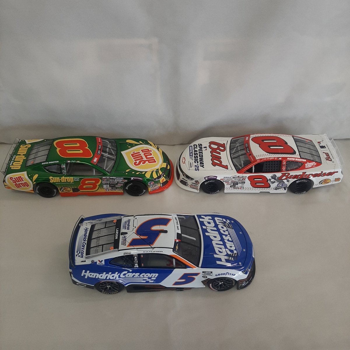 BenchRacDiecast's tweet photo. New 2025 1/24 releases. Just arrived at Bench Racing Diecast. Dale Earnhardt Jr late models, Sun Drop color chrome, Budweiser Speesway Classic &amp; Kyle Larson Hendrickcars H1100. https://t.co/0eLeOGDo2d