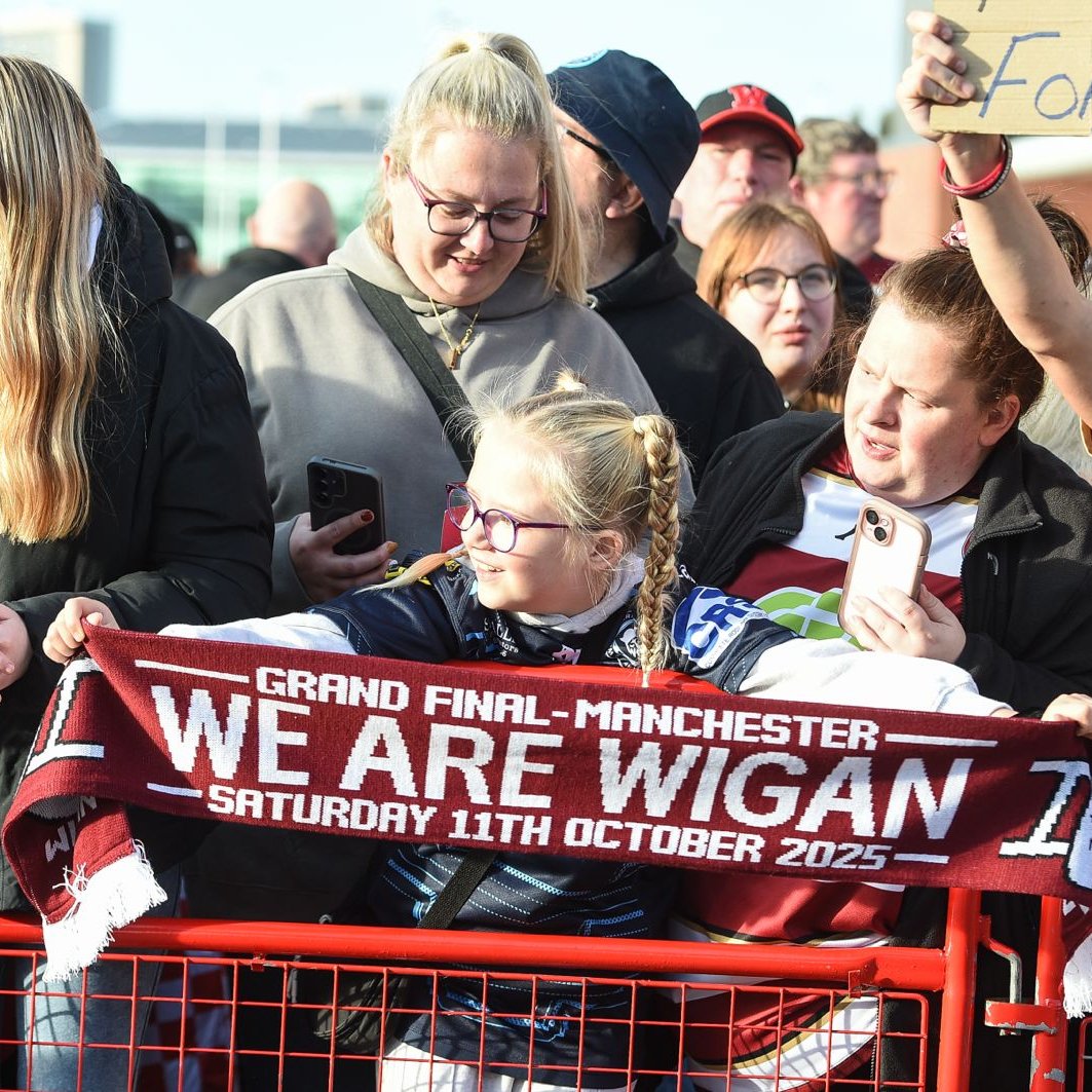 WiganWarriorsRL's tweet image. Out in force at OId Trafford. 👊

#WWRL #GrandFinal