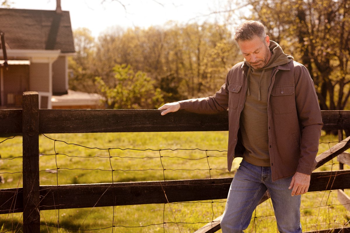 Weekend layers done right. 

The Slub Rib Hoodie: rugged texture, everyday comfort. 

Now available in Ivy Green and Dark Navy.

#DEVILDOGJEANS #DEVILDOGDUNGAREES #MensStyle #RuggedStyle #MensFashion #FallLayering #CasualMenswear #WeekendStyle
