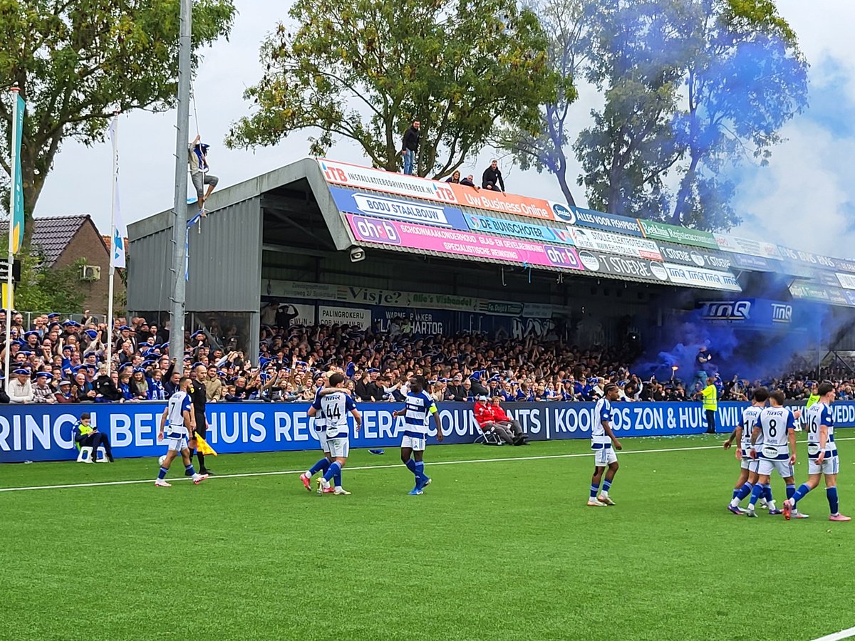 nielsvenus's tweet photo. Nog een paar extra foto's 📸

Na afloop werd het nog even onvriendelijk... 😵

#SPAIJS #SVSpakenburg #IJsselmeervogels #Spakenburg #derby #groundhopping https://t.co/iPIsG9xfjj