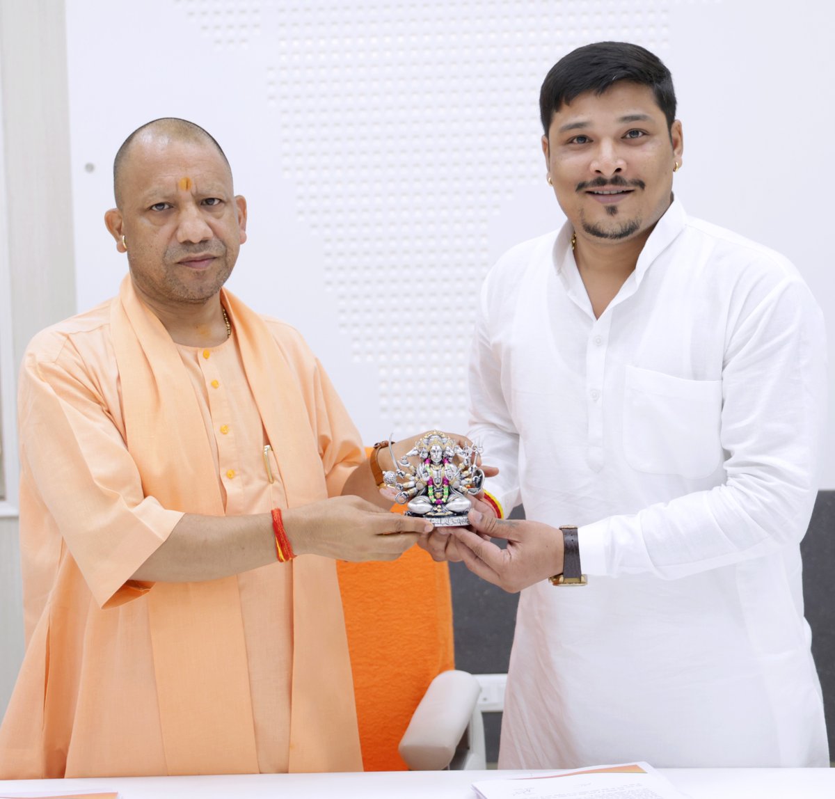 myogioffice's tweet image. मुख्यमंत्री श्री @myogiadityanath जी महाराज से आज लखनऊ में जनपद बदायूँ के बिसौली विधान सभा क्षेत्र के पूर्व विधायक श्री कुशाग्र सागर जी ने शिष्टाचार भेंट की।

@KushagraSagar1