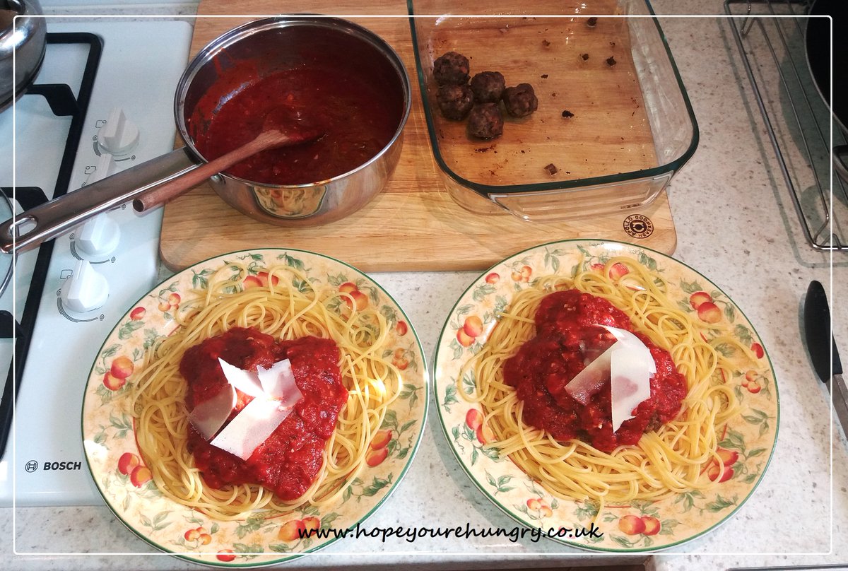 Happy #Saturday lovely Hungrys! It's my deliciously easy polpette &amp; spaghetti for dinner - recipe: hopeyourehungry.co.uk/having-a-ball/ Swift &amp; saucy, homemade meatballs &amp; tomato sauce with spaghetti - perfect for sharing! Stay hungry! ;) x #bakeithappen #recipes #comfortfood #pasta #fastfood