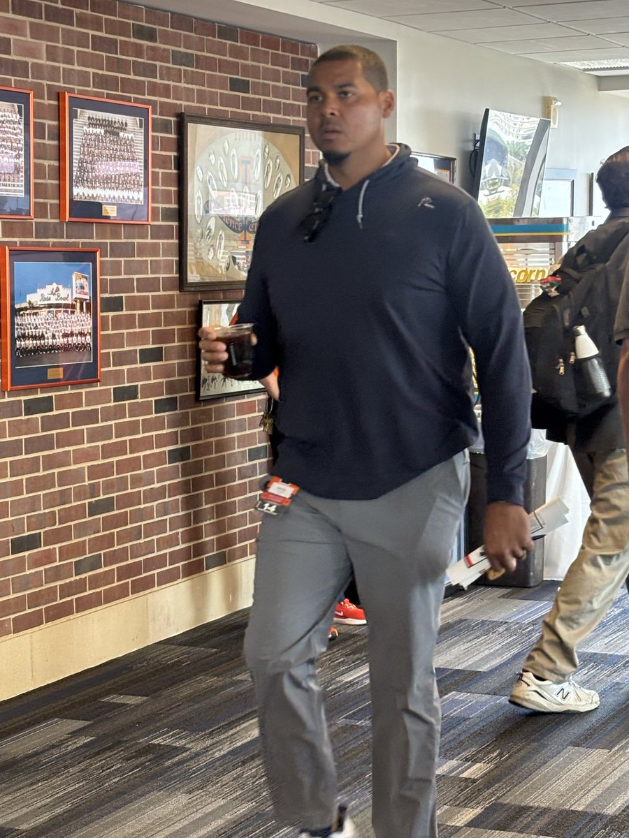 TristanThomasTV's tweet image. Bears GM Ryan Poles in the building for Illinois vs Ohio State #Illini