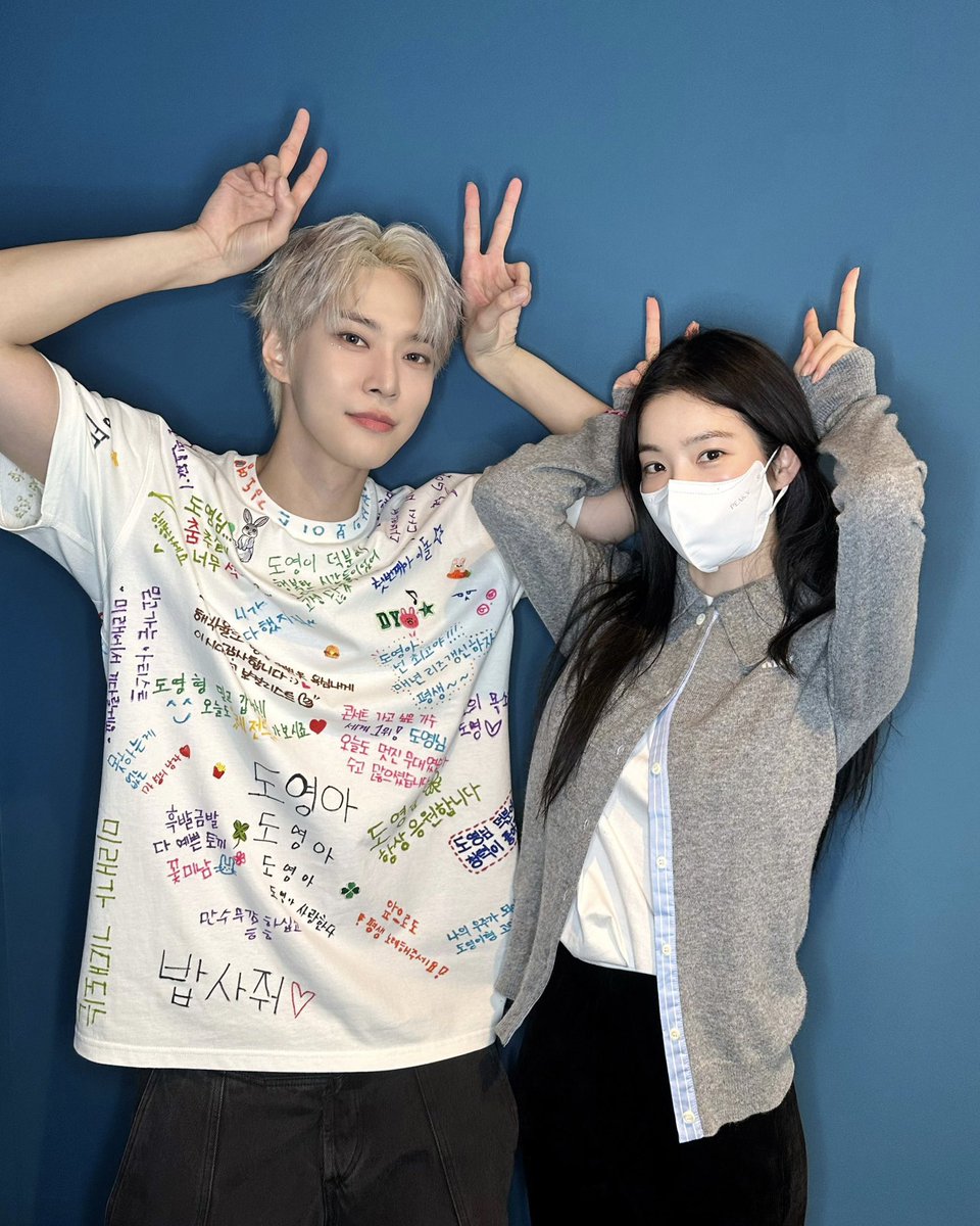 IRENEBAE_TH's tweet image. ภาพโดยองและไอรีนที่แบคสเตจค่ะ! กระต่ายแบบดับเบิ้ล 🐰🐰

#IRENE #아이린 #RedVelvet @RVsmtown