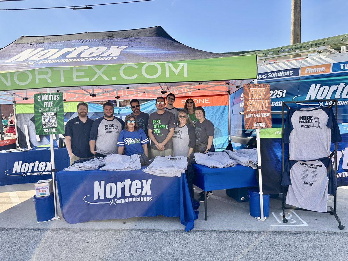 NortexComm's tweet image. Come on out to DEPOT DAY for some sunshine, happiness, shirts &amp;amp; a Dallas Cowboys ticket giveaway ☀️😀🔔⭐️ #FiberFast #FiberFest #FiberFun