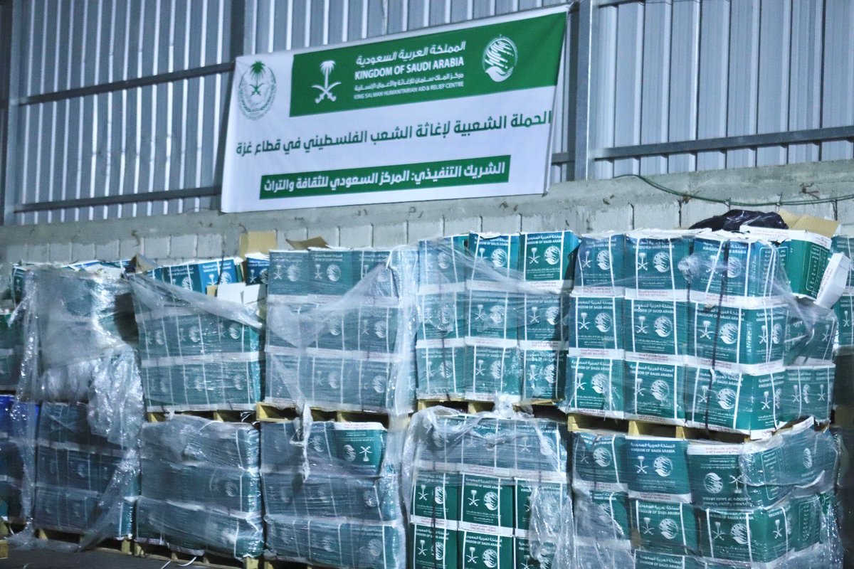 Shalhoub88's tweet photo. وصول الطائرة الإغاثية #السعودية الـ67 لإغاثة الشعب الفلسطيني في قطاع #غزة التي يسيّرها #مركز_الملك_سلمان_للإغاثة 
 https://t.co/UaW8o5RlRu https://t.co/sAi7EXpSCB