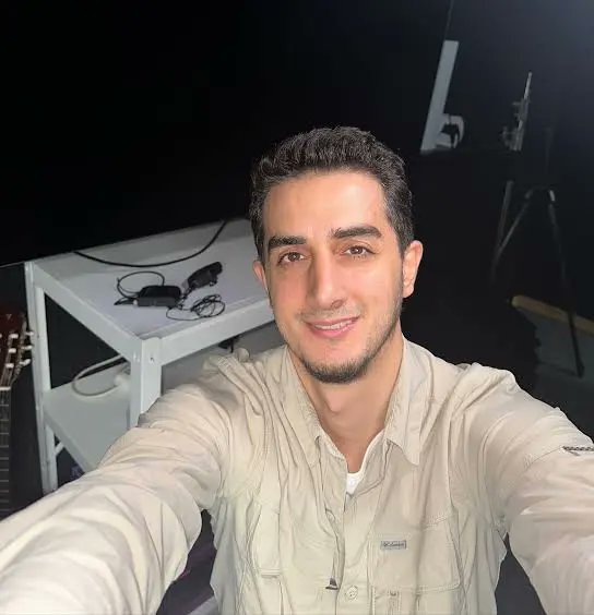 Ruhi Çenet, 3 kez YouTube kanalını çaldırmasına rağmen Enes Batur'un kanalı kapatmasıyla birlikte 15,8 milyon abonesiyle YouTube Türkiye'de 1. sırada bireysel kanal oldu.