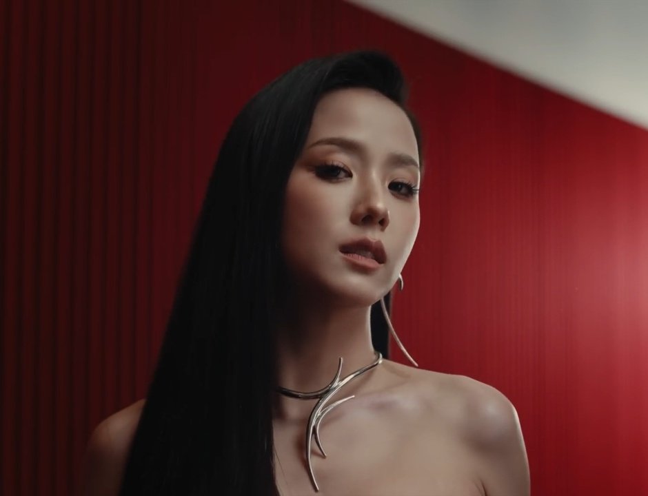 ACTRESS JISOO NEWS tweet media
