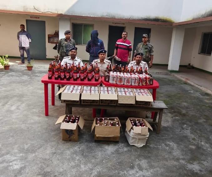 spkoderma1's tweet image. चंदवारा थानान्तर्गत ग्राम थाम से 125.23 लीटर (अंग्रेजी शराब-2.250 लीटर एवं बीयर 122.980 लीटर) अवैध शराब की बड़ी खेप बरामद एवं एक अभियुक्त गिरफ्तार ।
@JharkhandPolice @DigHazaribagh
#koderma #liquor #raid #chandwara #kodermanews