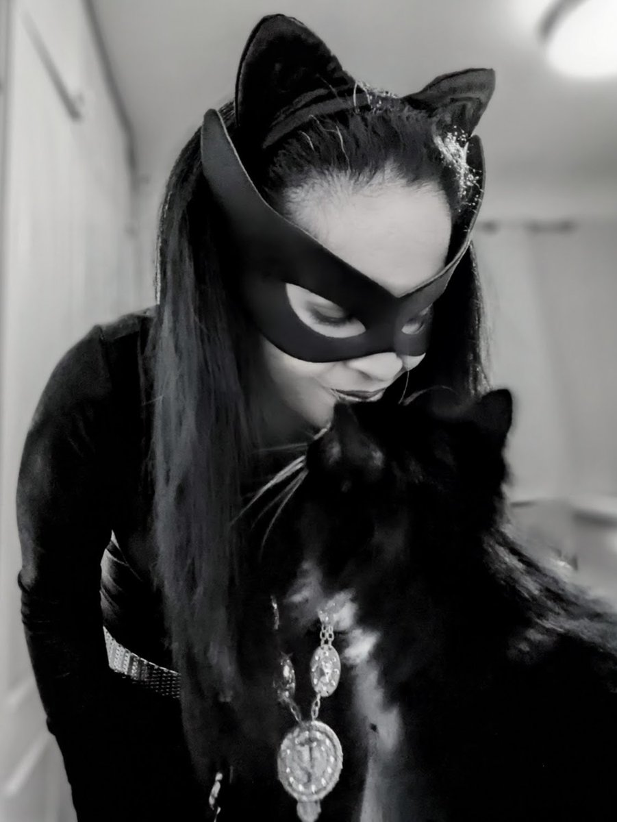 Happy Caturday 🖤😽 Me in my Julie Newmar Catwoman costume with my handsome  boy last Halloween., image size:901x1200